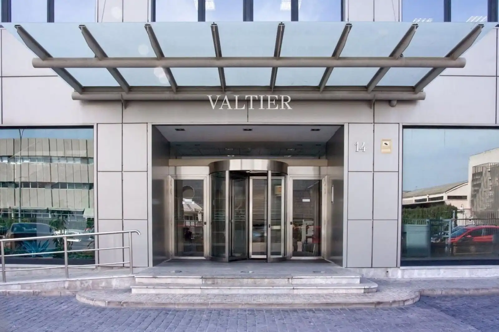 Office space with lift to rent in DELS TRAGINERS