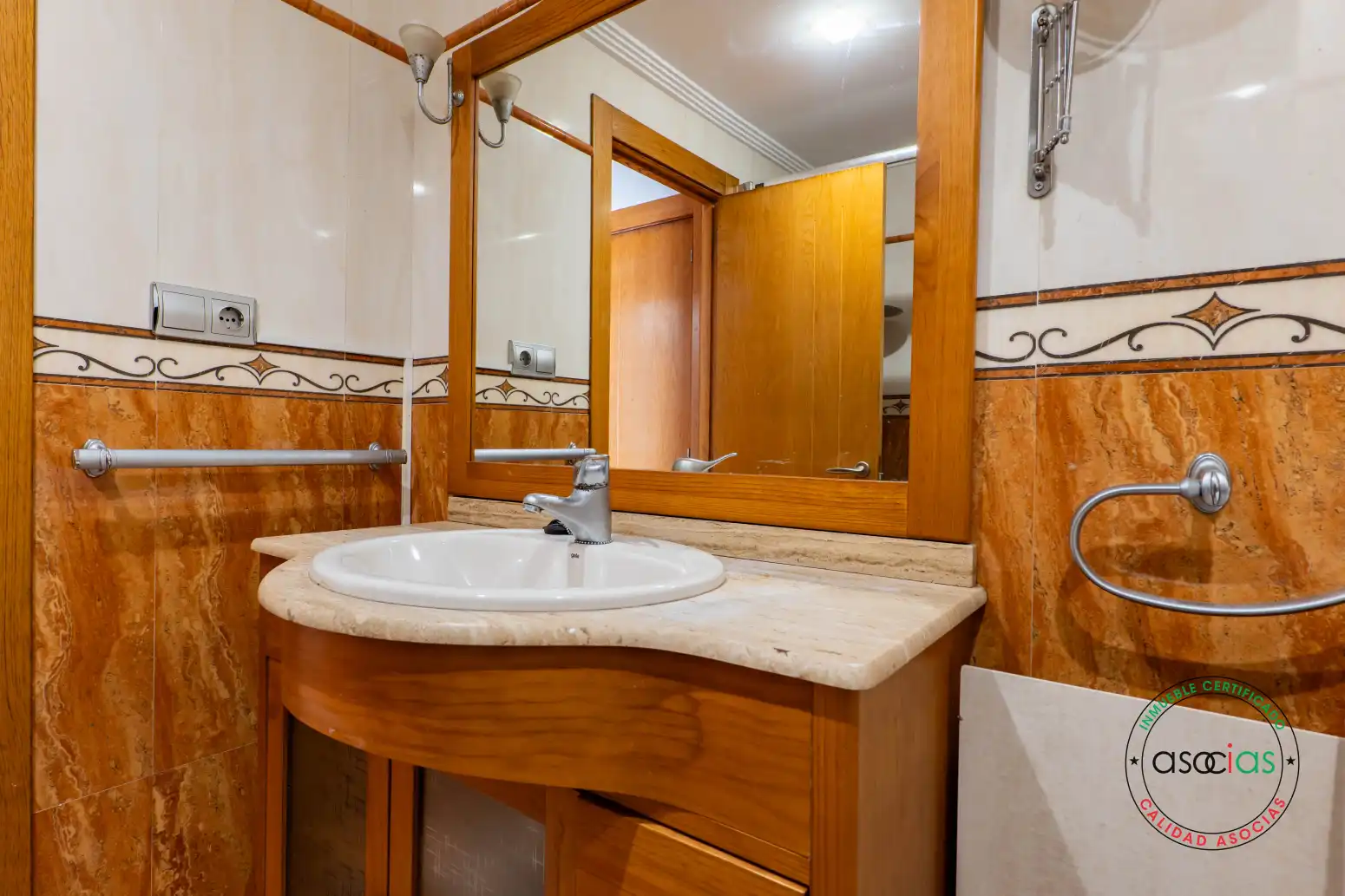 Baño de Piso en venta en Gijón  con Calefacción y Trastero