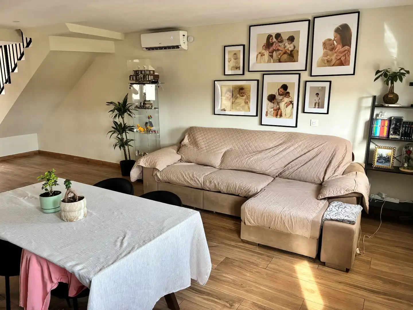 Sala d'estar de Casa o xalet en venda en Finestrat amb Aire condicionat, Terrassa i Balcó