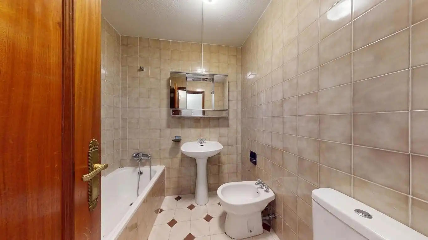 Bathroom of Flat for sale in Madrid  with Heating