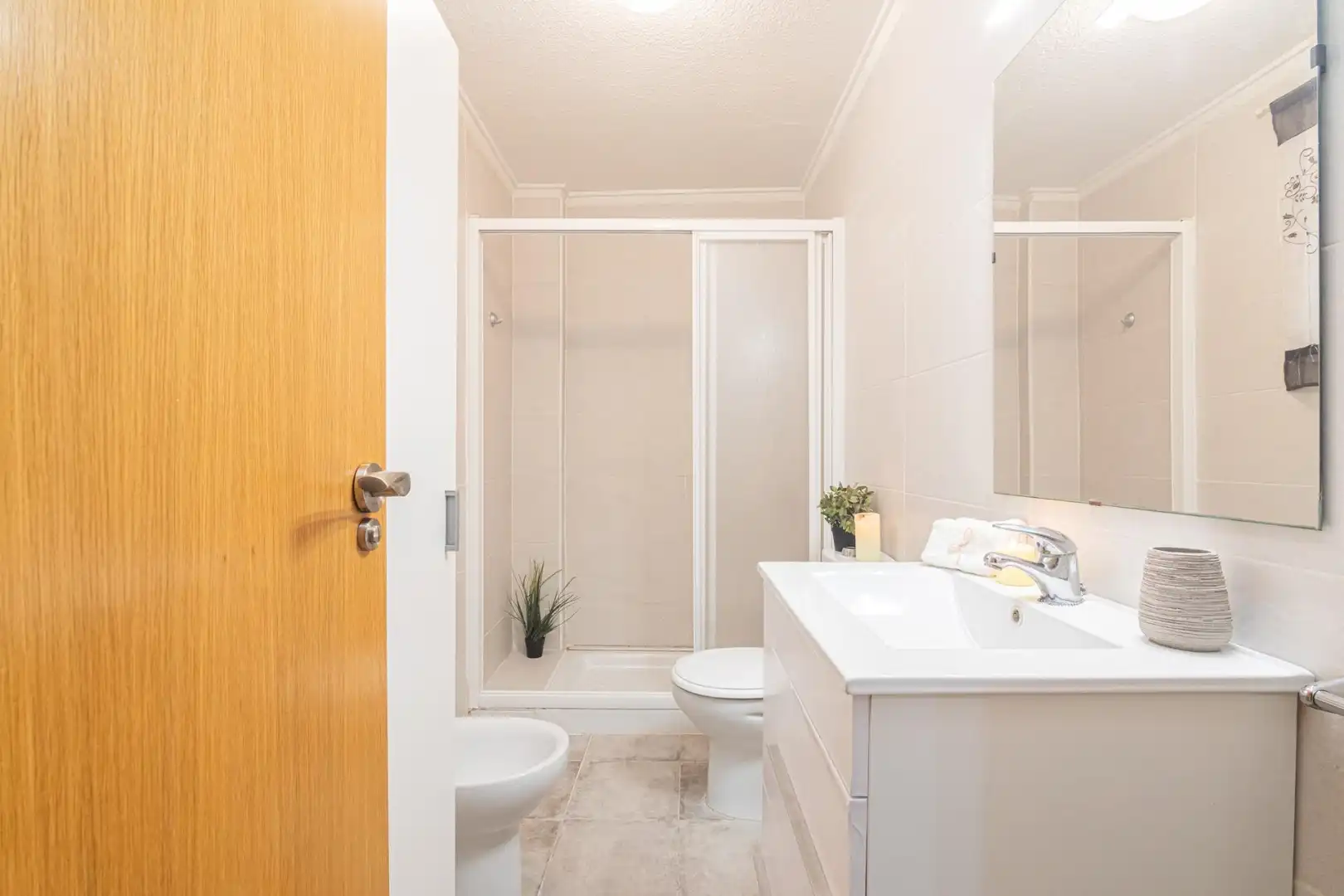Bathroom of Flat for sale in Elche / Elx  with Air Conditioner and Balcony