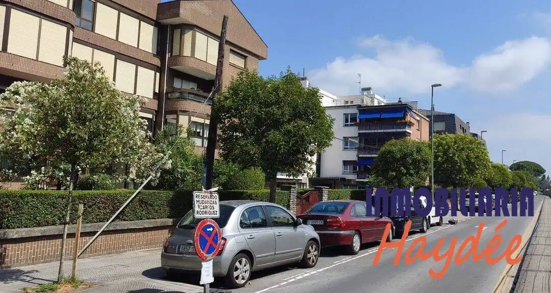Außenansicht von Wohnung zum Verkauf in Getxo  mit Heizung, Privatgarten und Abstellraum