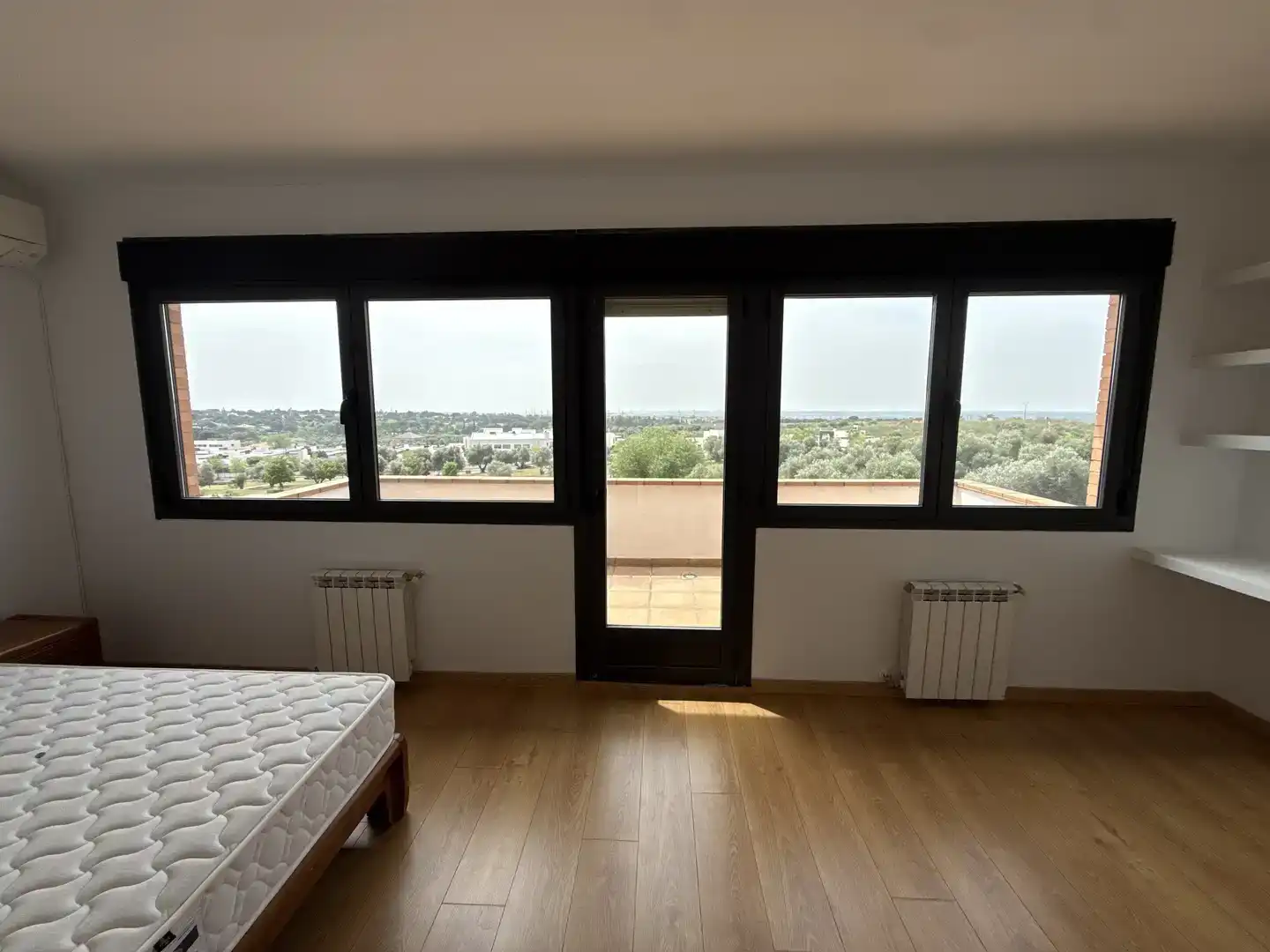 Dormitori de Casa o xalet en venda en Villaviciosa de Odón amb Aire condicionat, Piscina i Balcó