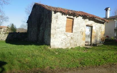 Vista exterior de Casa o xalet en venda en Villafufre amb Jardí privat