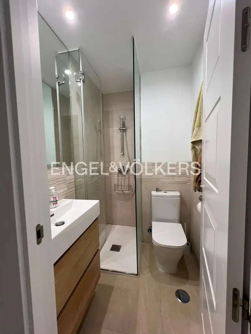 Bathroom of Flat for rent in Madrid  with Air Conditioner, Heating and Parquet flooring