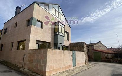 Exterior view of House or chalet for sale in Cavia  with Terrace