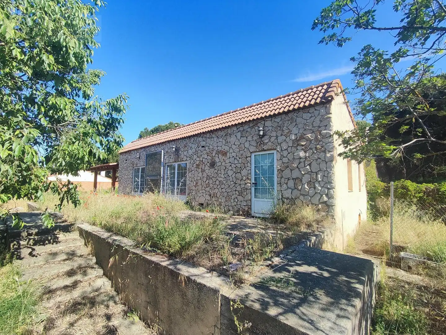 Vista exterior de Casa o xalet en venda en Traspinedo amb Calefacció, Jardí privat i Piscina