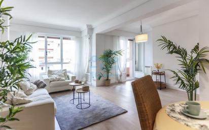 Living room of Flat for sale in Donostia - San Sebastián   with Heating, Oven and Microwave