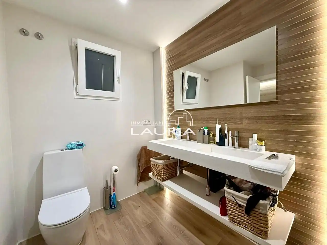 Bathroom of Flat for rent in Valencia  with Air Conditioner, Parquet flooring and Furnished