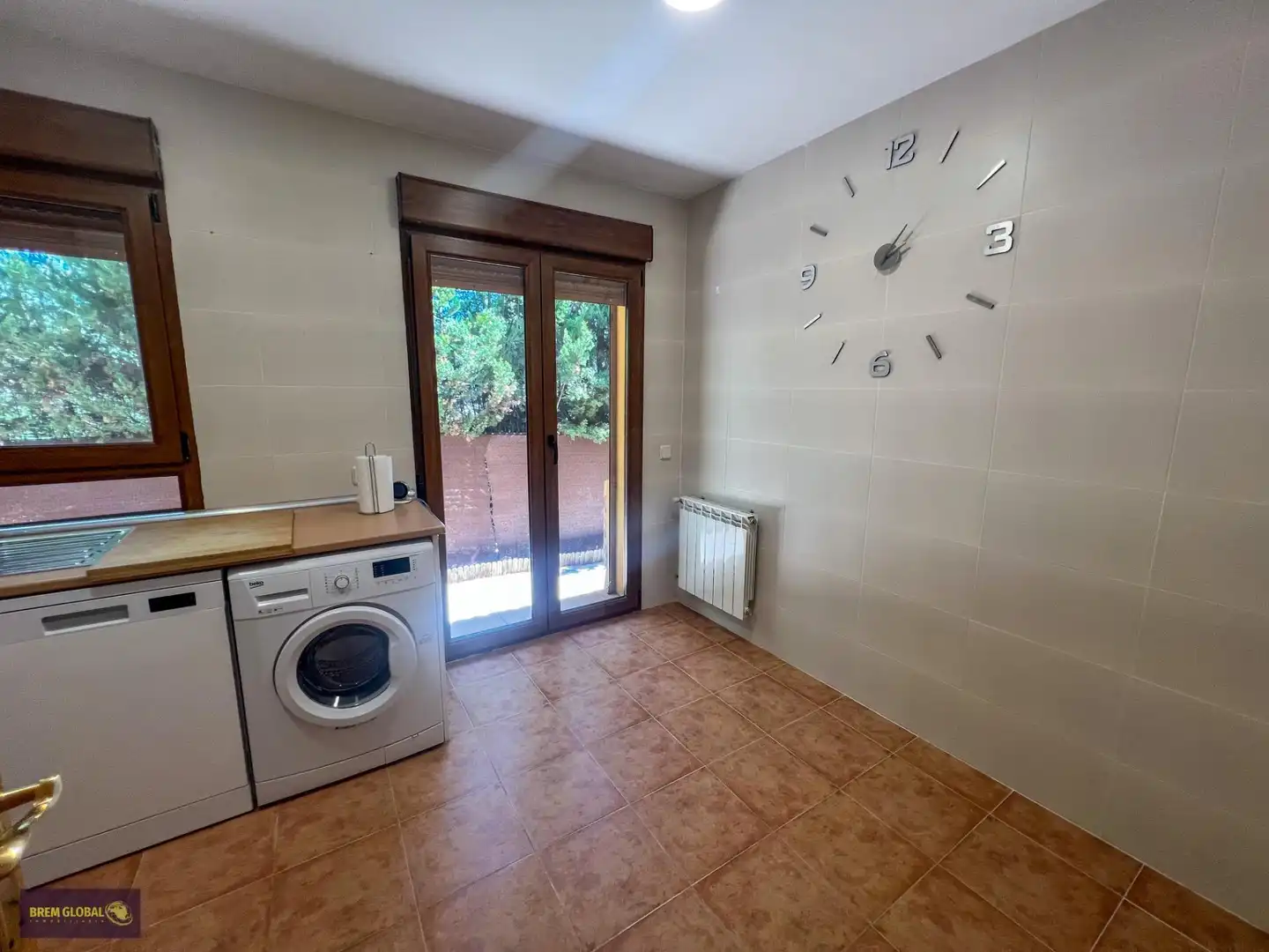 Cuina de Casa o xalet en venda en El Berrueco amb Calefacció, Jardí privat i Alarma