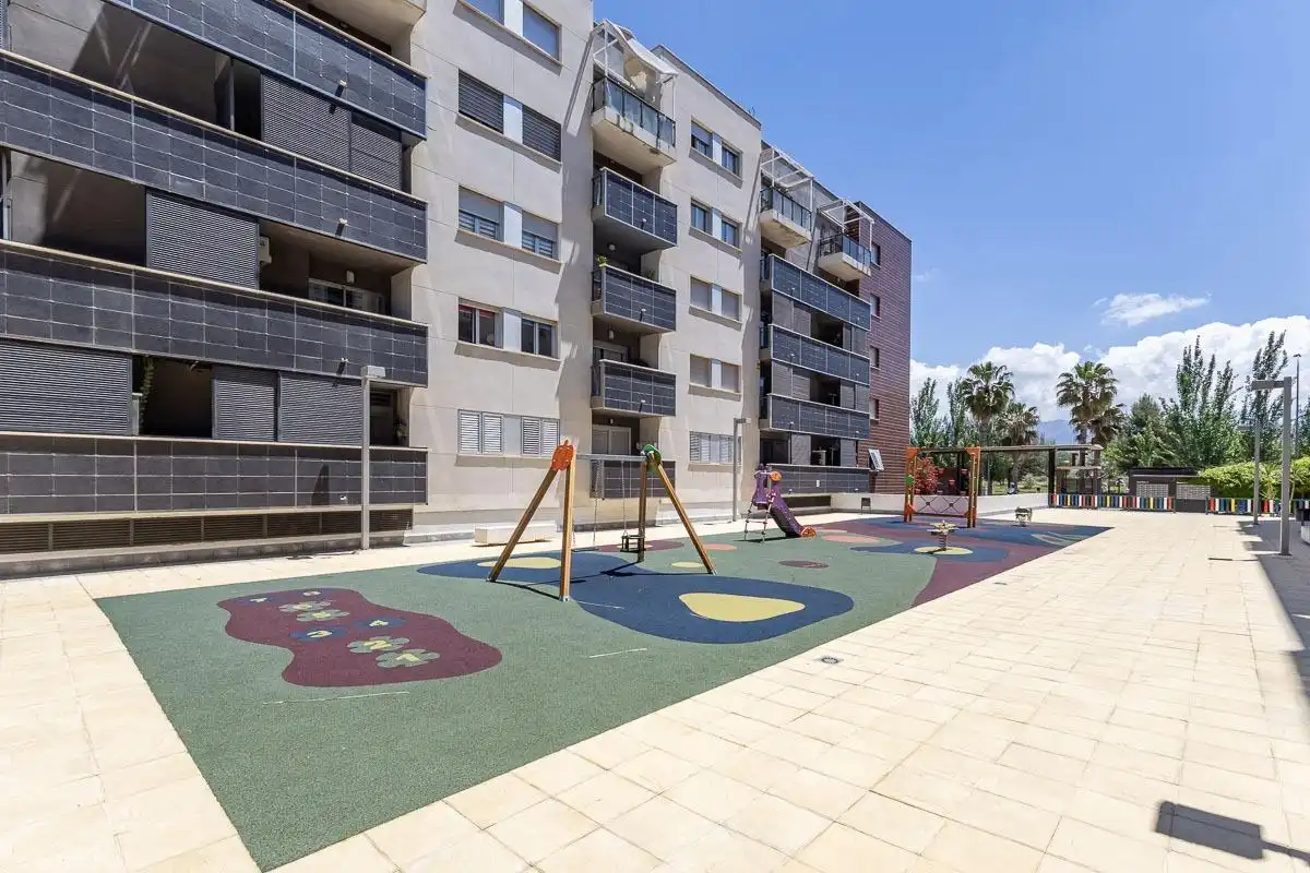 Vista exterior de Pis en venda en Alhendín amb Aire condicionat, Calefacció i Jardí privat