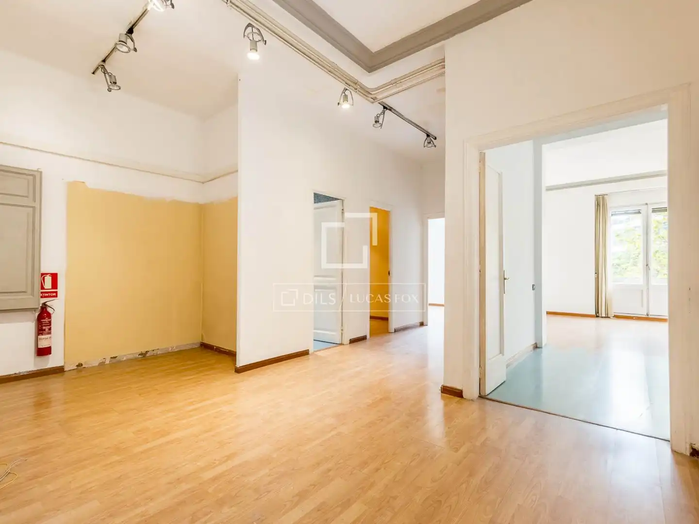 Flat for sale in Barcelona  with Air Conditioner and Heating