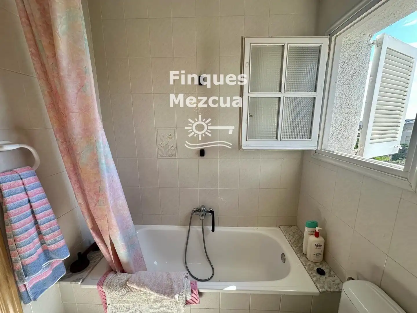 Bathroom of Houses for sale in El Vendrell  with Terrace, Storage room and Swimming Pool