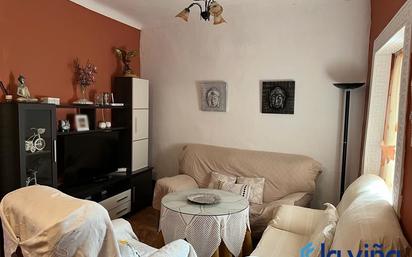 Sala d'estar de Casa o xalet en venda en Alameda