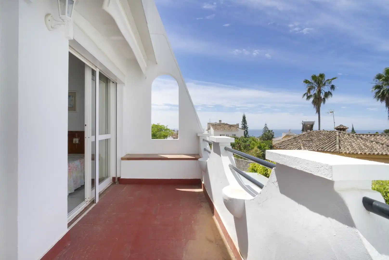 Vista exterior de Casa adosada en venta en Marbella con Jardín privado, Terraza y Piscina