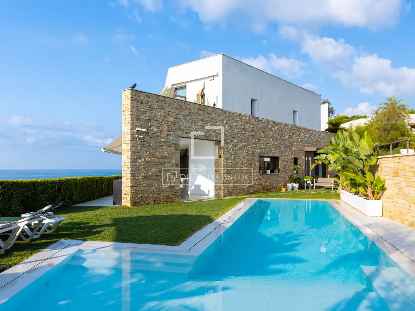 Detached house with terrace for sale in Urbanitzacions