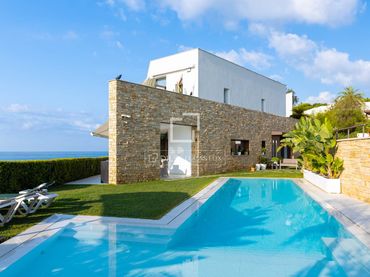 Detached house with balcony for sale in Urbanitzacions