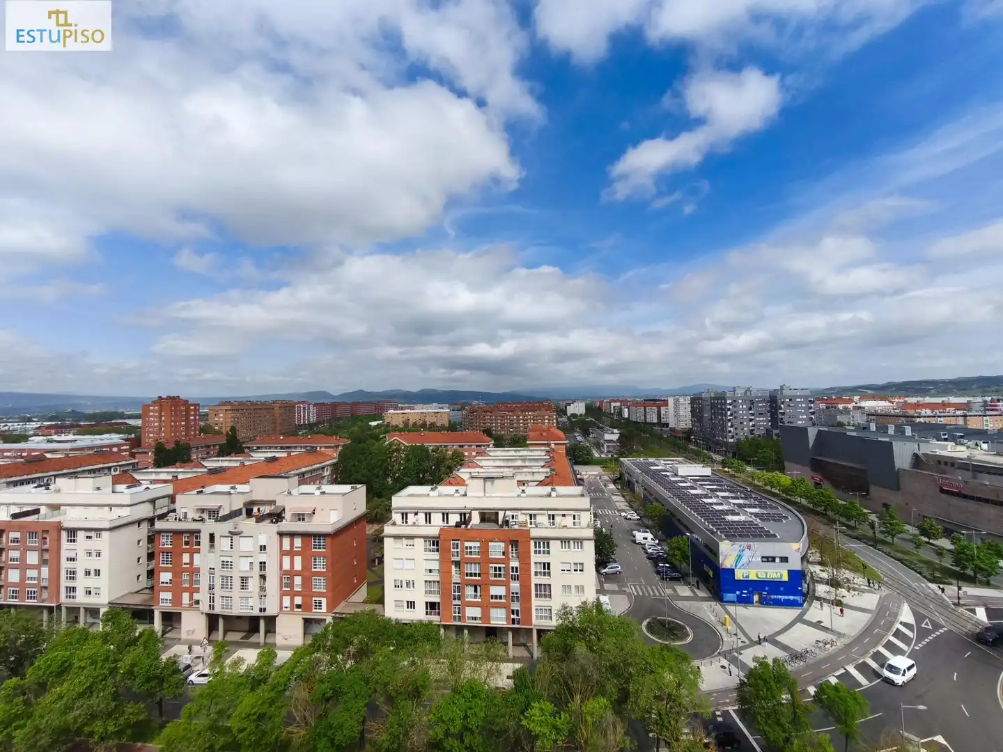 Vista exterior de Pis en venda en Vitoria - Gasteiz amb Calefacció, Parquet i Terrassa