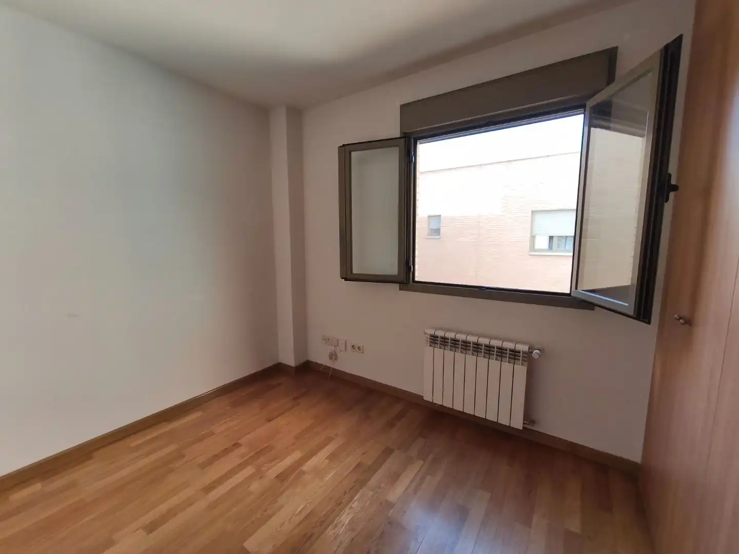 Bedroom of Flat for rent in Urbanizaciones