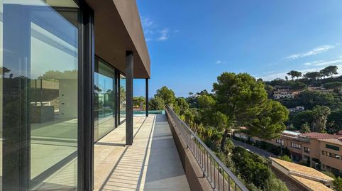 Elegante casa de obra nueva en Sa Punta, Begur, a solo 5 minutos de la playa. Con 4 dormitorios, piscina privada, vistas despejada