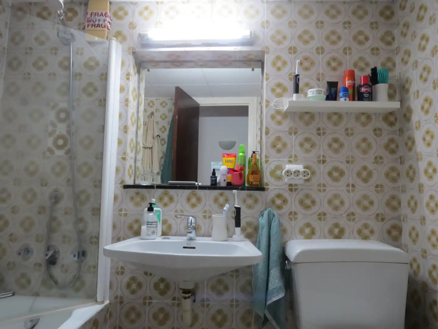 Badezimmer von Erdgeschoss zum Verkauf in Sant Andreu de Llavaneres mit Heizung, Terrasse und Ofen