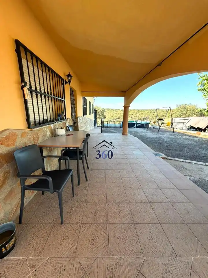 Terrasse von Country house zum Verkauf in Cáceres mit Privatgarten, Terrasse und Schwimmbad