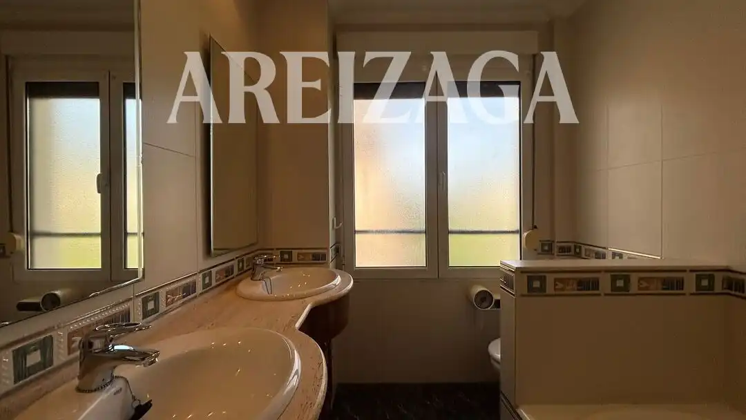 Bathroom of Flat for rent in Donostia - San Sebastián   with Heating, Terrace and Oven