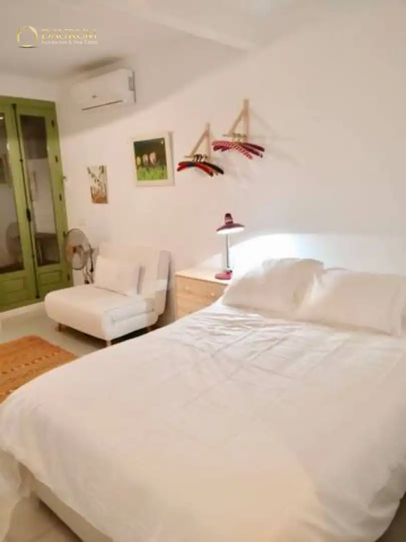 Dormitori de Apartament en venda en Sevilla amb Aire condicionat, Terrassa i Moblat