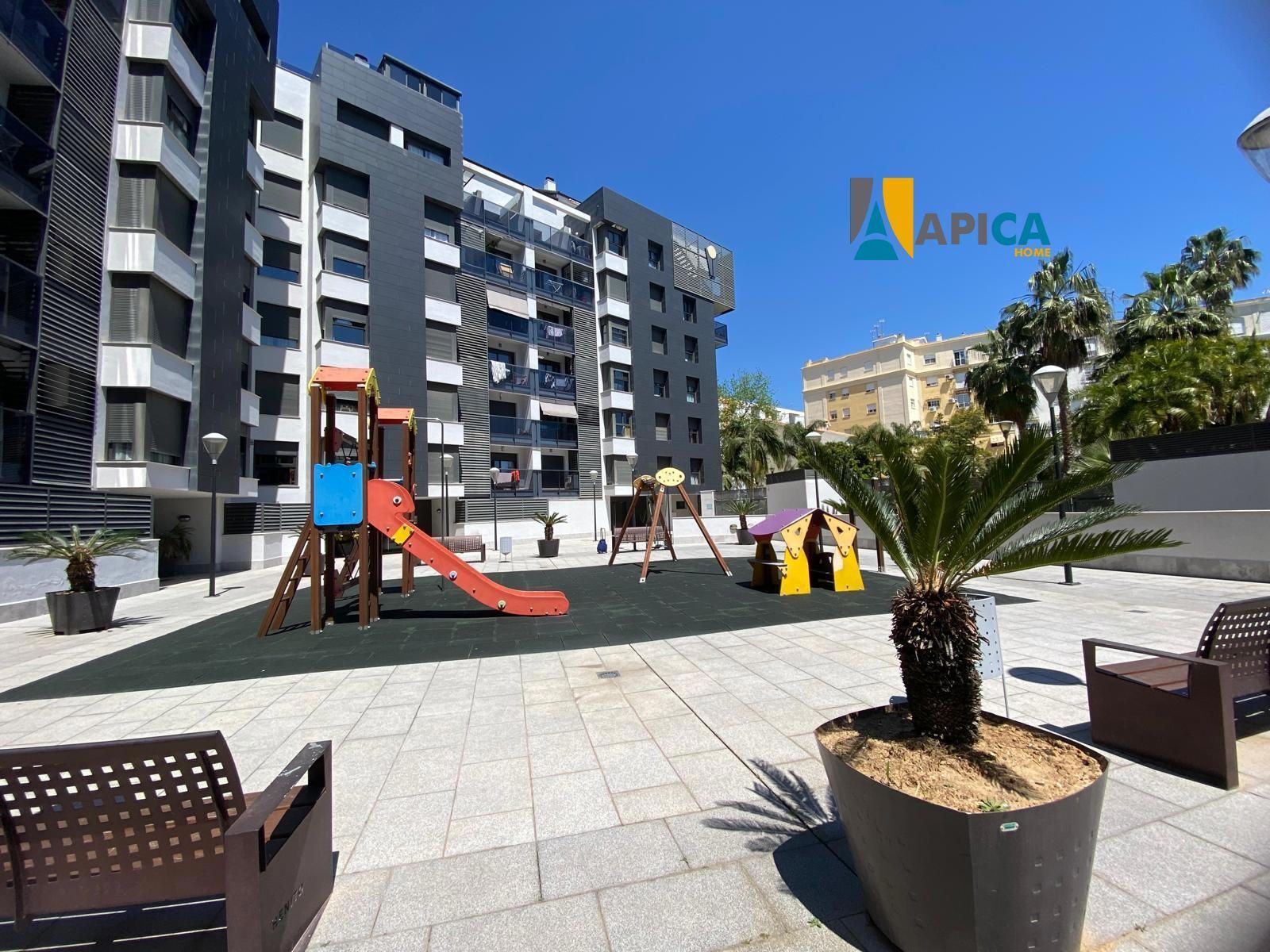 Vista exterior de Pis en venda en Algeciras amb Terrassa i Moblat