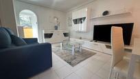 Sala d'estar de Apartament en venda en Benidorm amb Jardí privat, Terrassa i Piscina comunitària