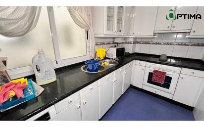 Kitchen of Flat for sale in Santiago de Compostela 