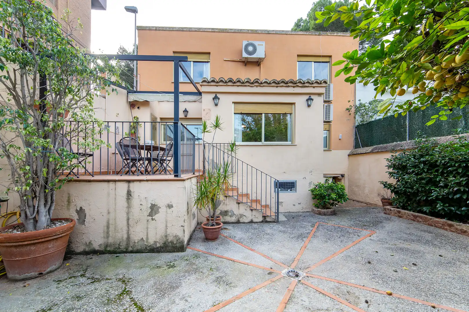 Vista exterior de Casa adosada en venda en Godella amb Aire condicionat, Calefacció i Jardí privat