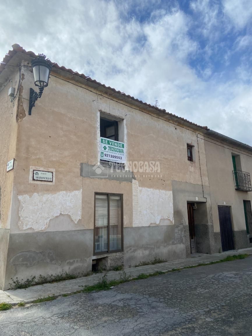 Exterior view of Single-family semi-detached for sale in Escarabajosa de Cabezas  with Heating