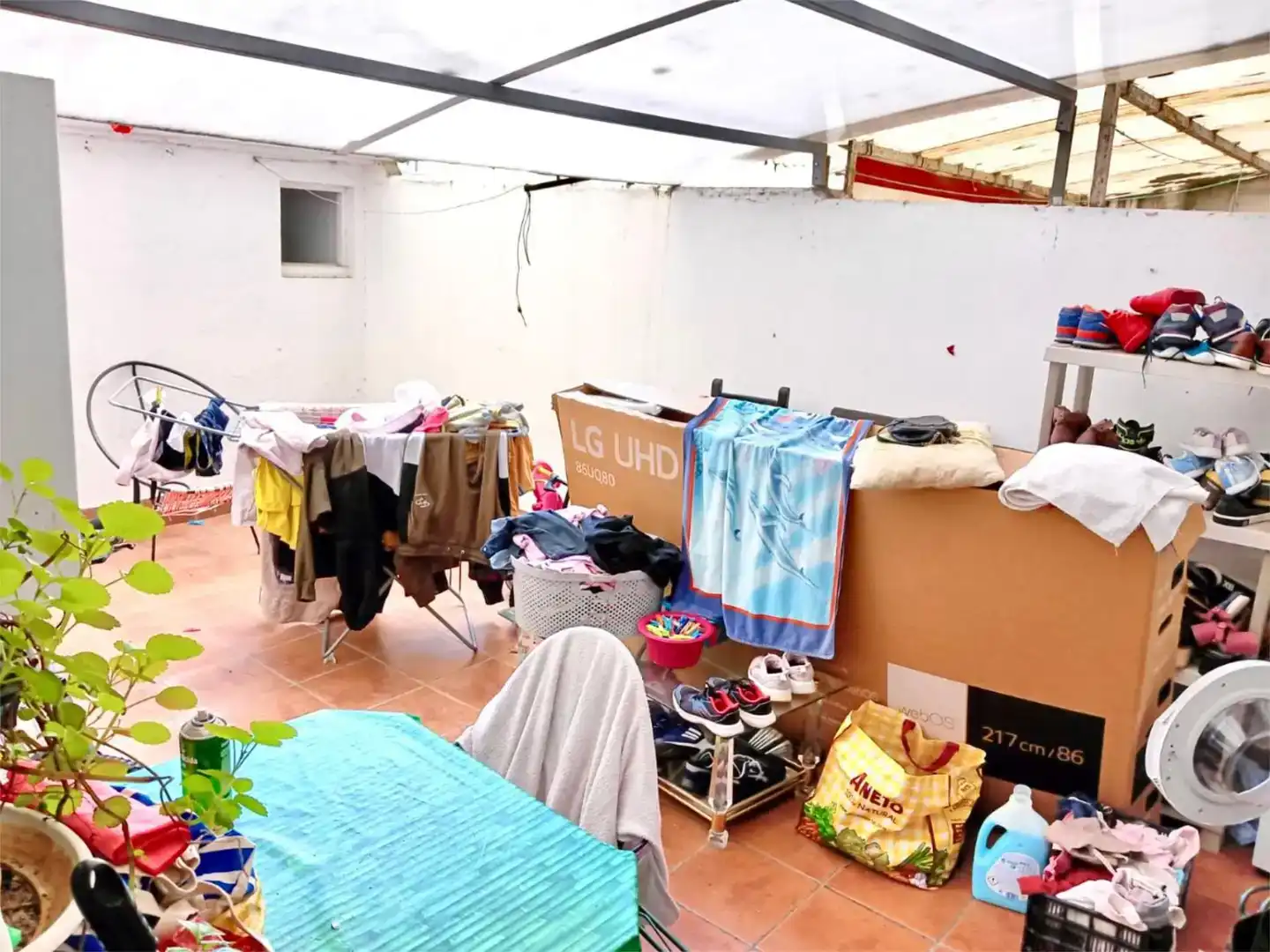 Dormitori de Pis en venda en Salt amb Aire condicionat, Parquet i Balcó