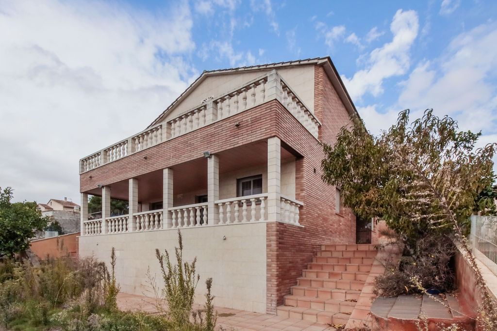 Exterior view of House or chalet for sale in Calafell  with Private garden, Terrace and Storage room