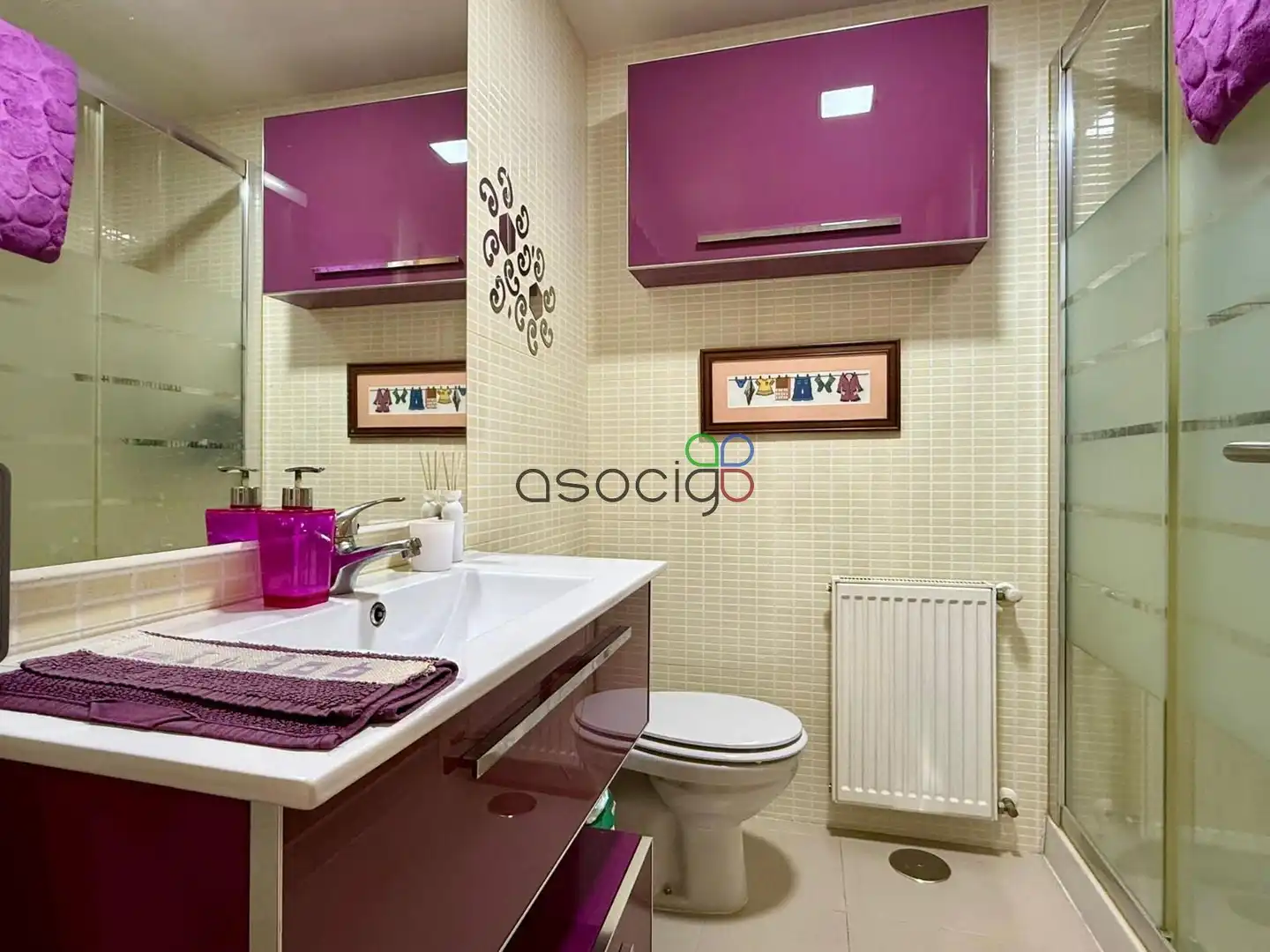 Bathroom of Flat for sale in Guadalajara  with Air Conditioner, Heating and Storage room