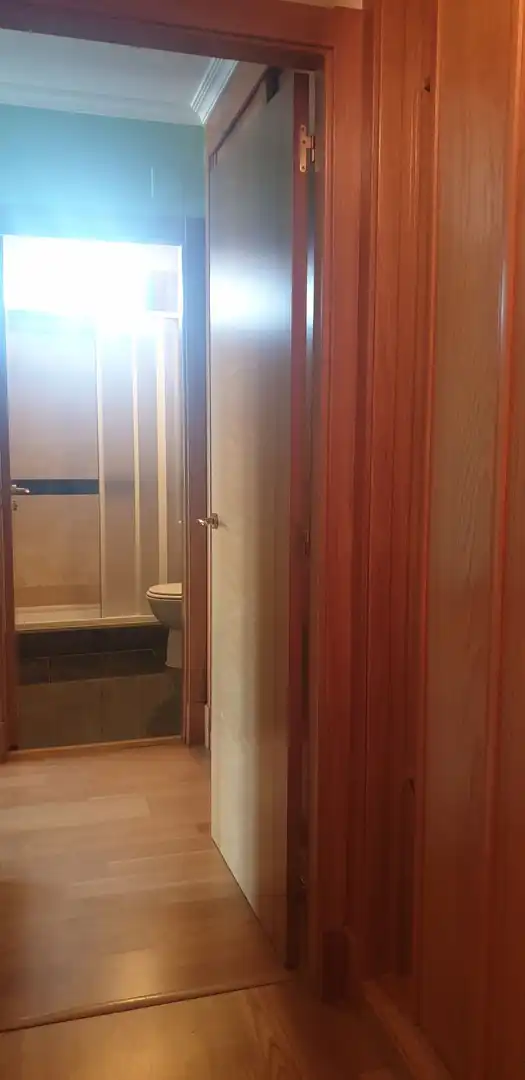 Baño de Apartamento de alquiler en Santiago de Compostela  con Calefacción, Parquet y Trastero