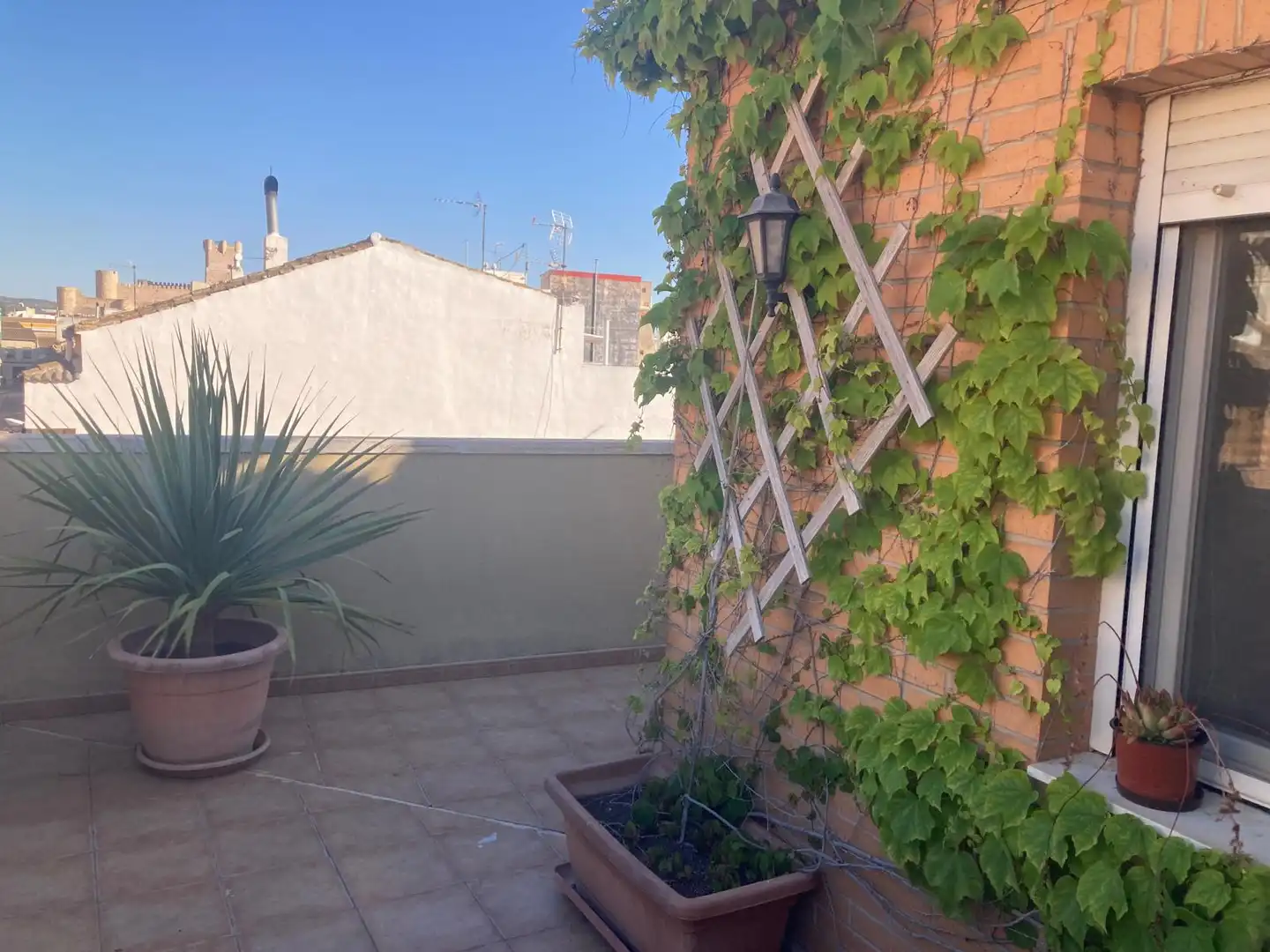 Terrassa de Casa adosada en venda en Villena amb Calefacció, Traster i Moblat