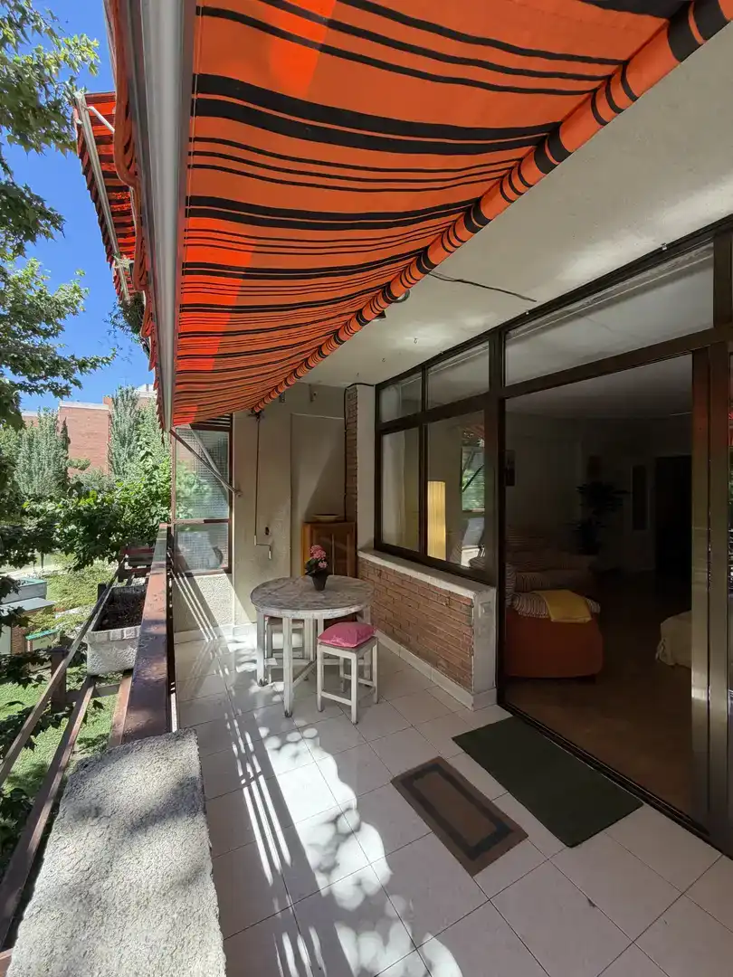 Terrassa de Pis en venda en  Madrid Capital amb Aire condicionat i Piscina