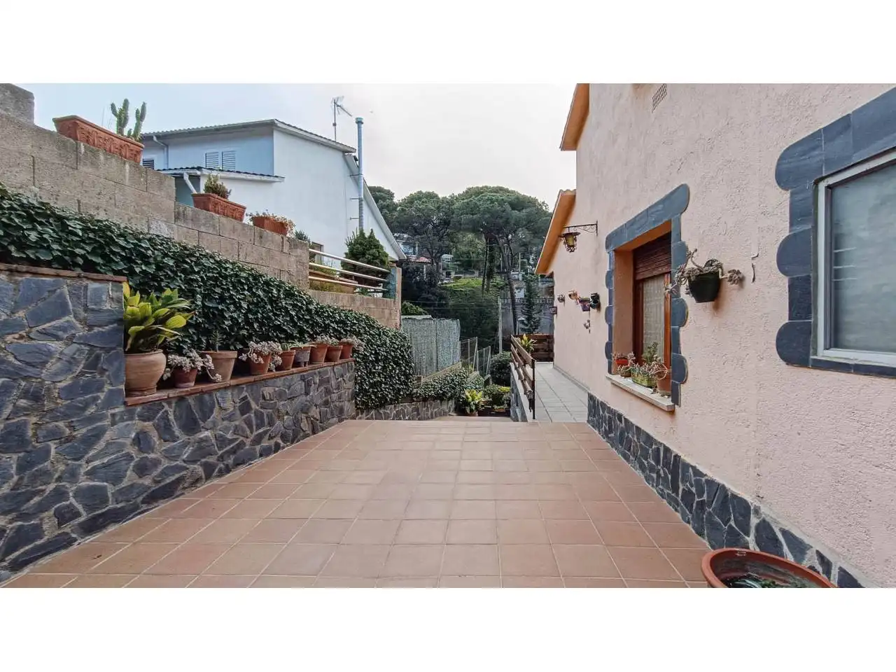 Vista exterior de Casa o xalet en venda en Llinars del Vallès amb Aire condicionat, Calefacció i Jardí privat