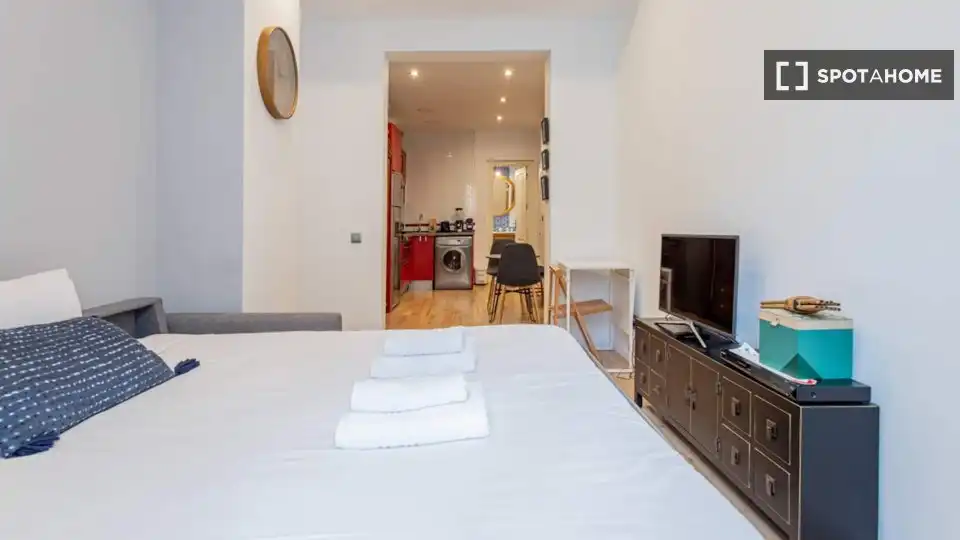 Bedroom of Flat for rent in Madrid  with Air Conditioner, Heating and Furnished