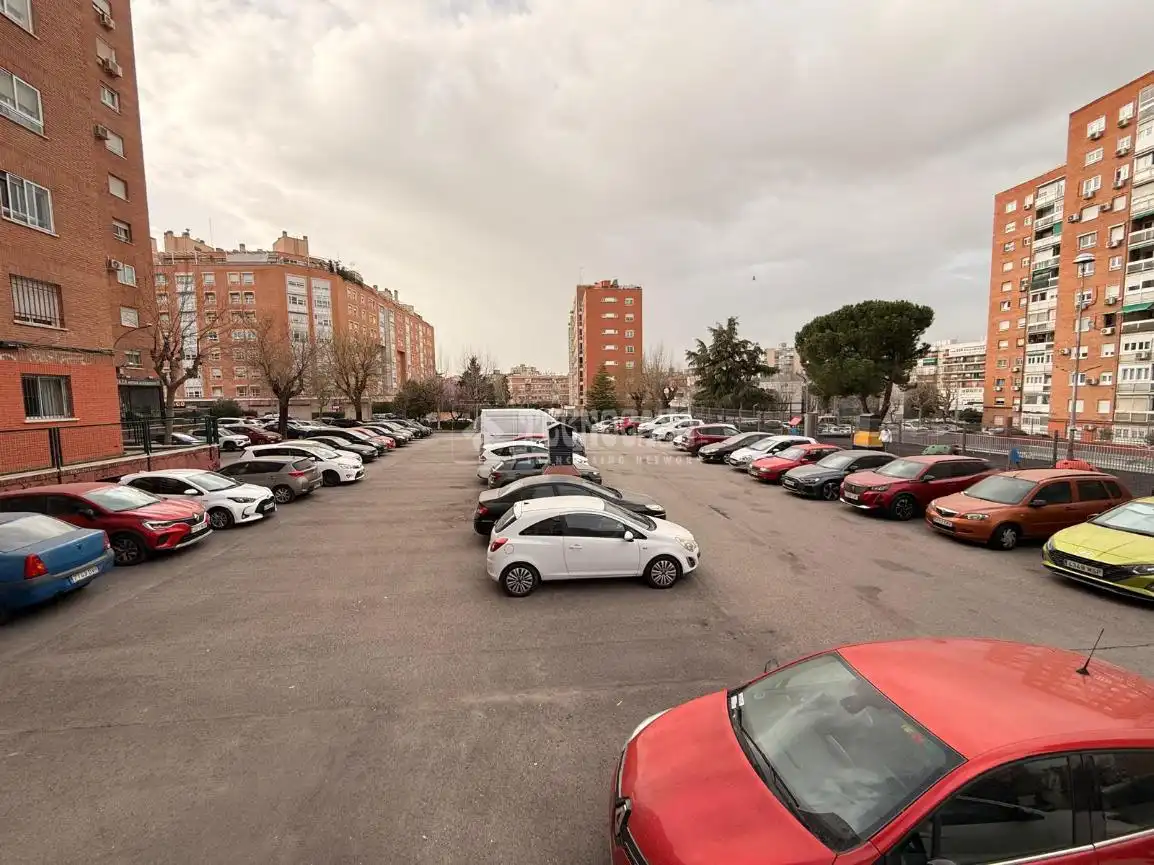 Parking de Piso en venta en Madrid con Aire acondicionado, Calefacción y Terraza