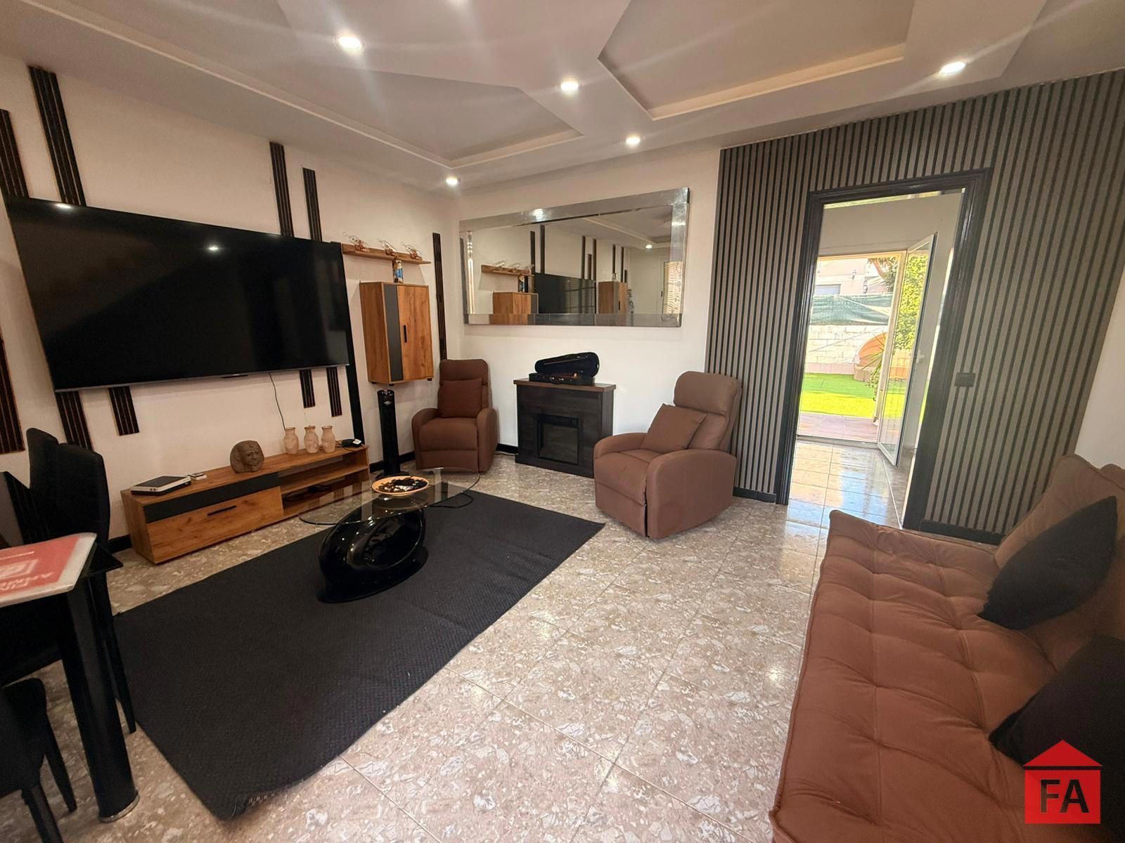 Sala d'estar de Casa o xalet en venda en El Vendrell amb Terrassa, Moblat i Alarma