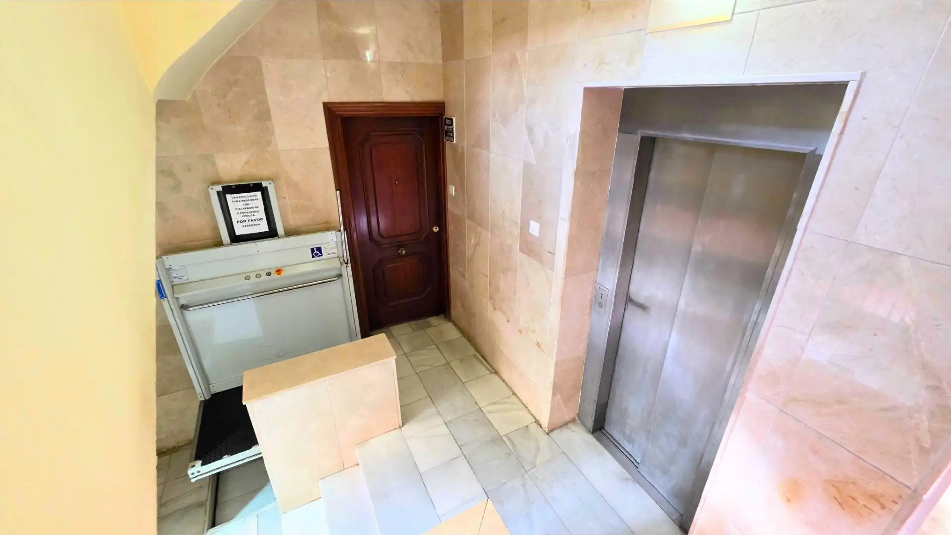 Flat for sale in Almería  with Air Conditioner, Private garden and Balcony