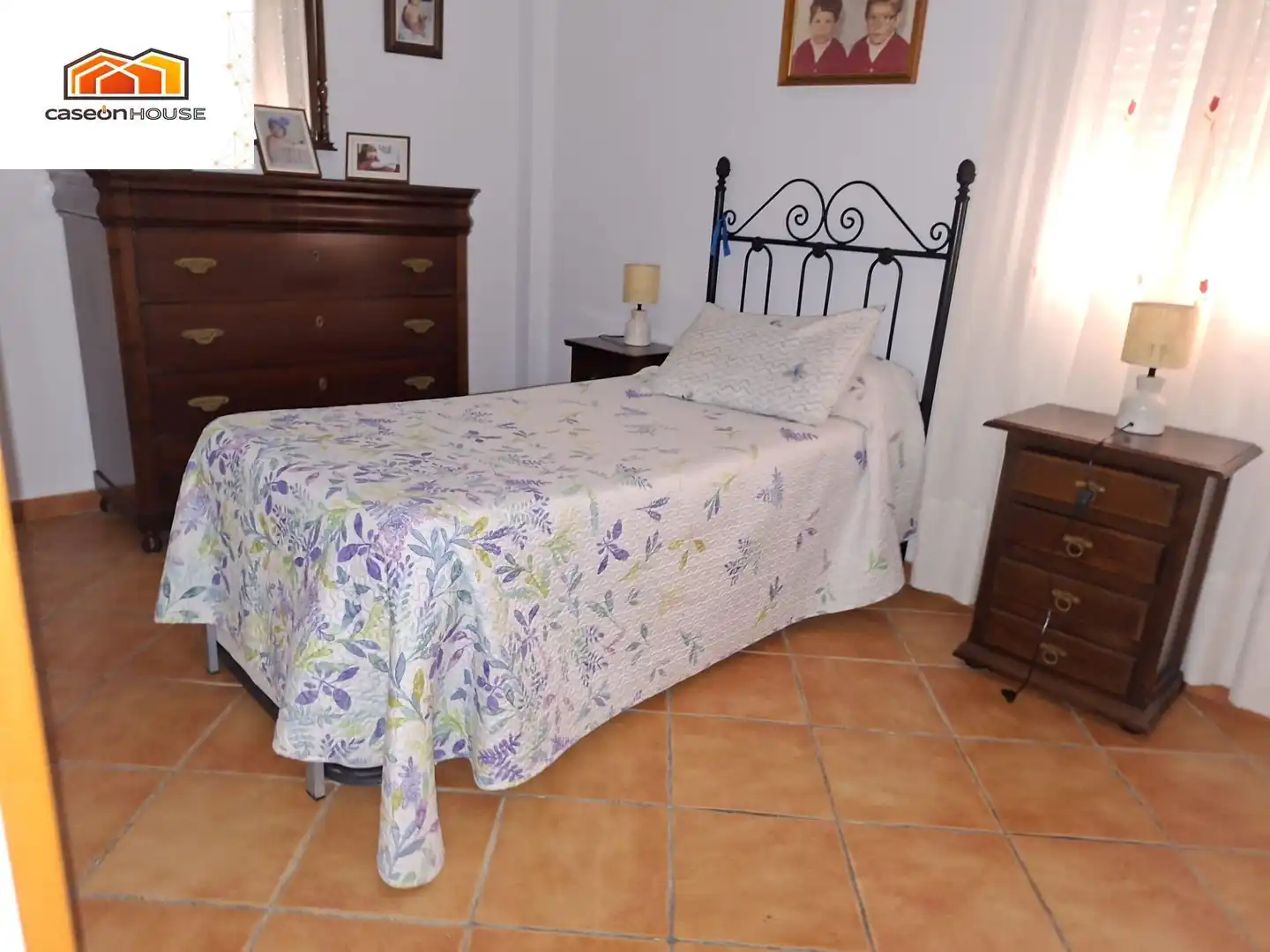 Dormitori de Casa o xalet en venda en Chiclana de la Frontera amb Jardí privat