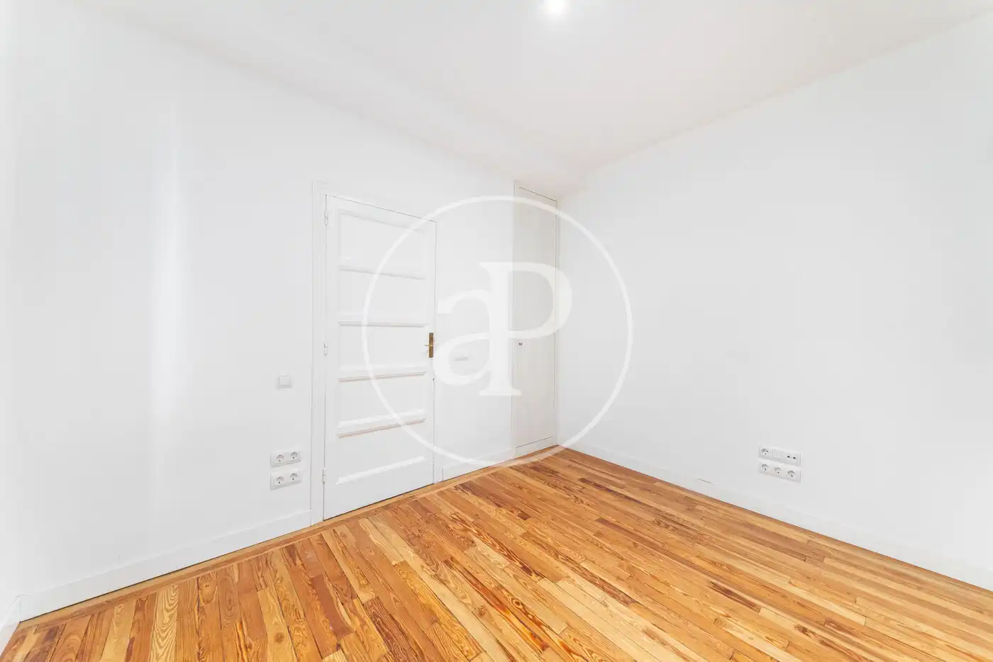 Flat for rent in Madrid  with Air Conditioner and Heating