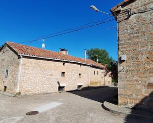 Vista exterior de Finca rústica en venda en Ibeas de Juarros amb Traster i Moblat