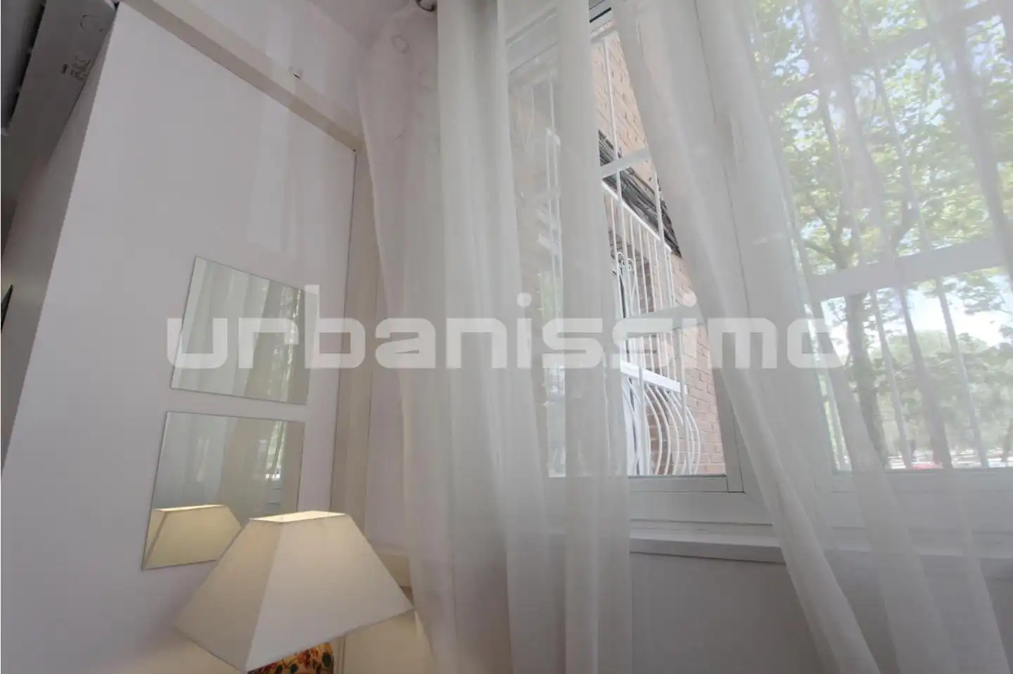 Dormitori de Apartament de lloguer en Madrid amb Aire condicionat, Calefacció i Moblat
