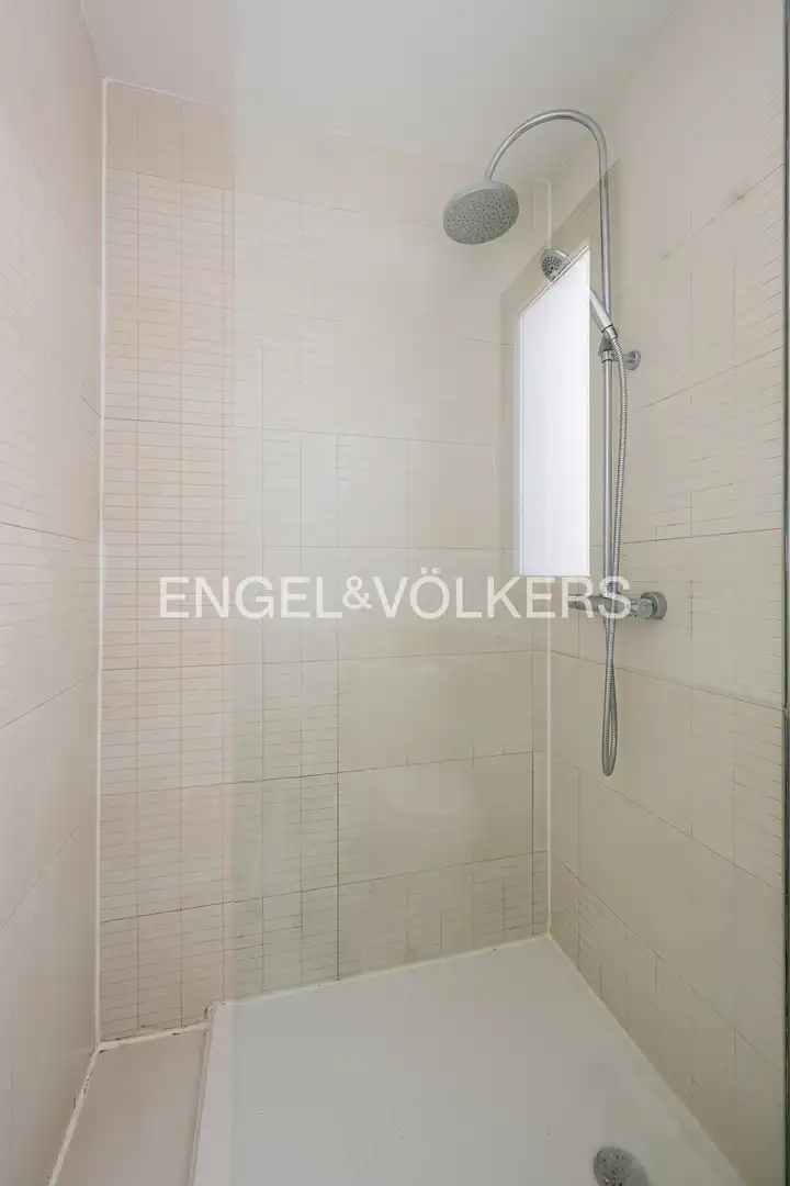 Baño de Piso en venta en Madrid con Calefacción y Piscina