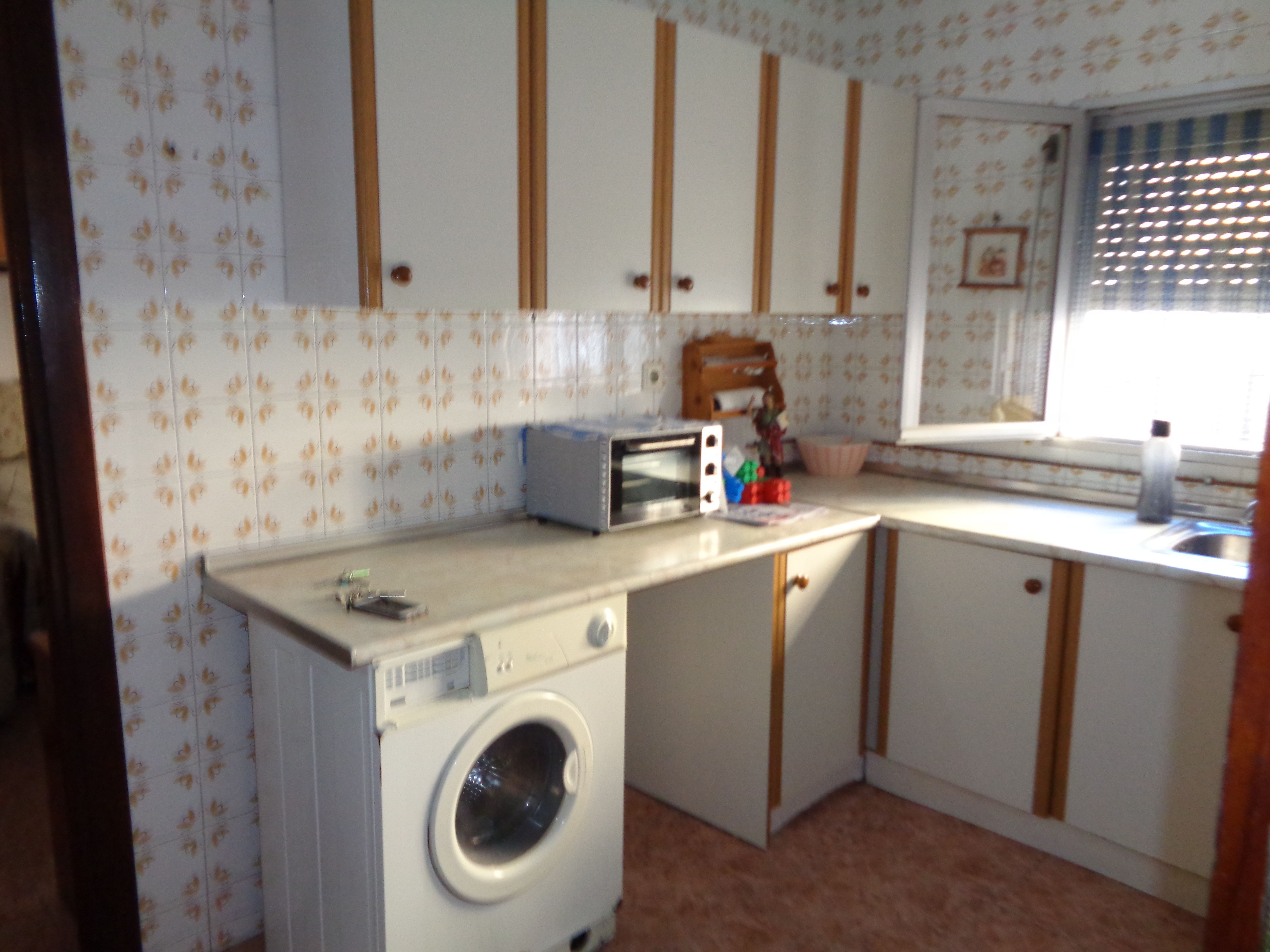 Kitchen of Apartment to rent in Algeciras  with Heating, Furnished and Oven